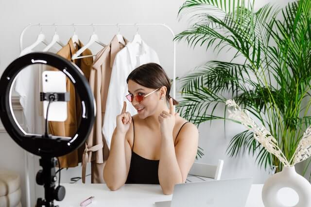 Influencer grabando un video