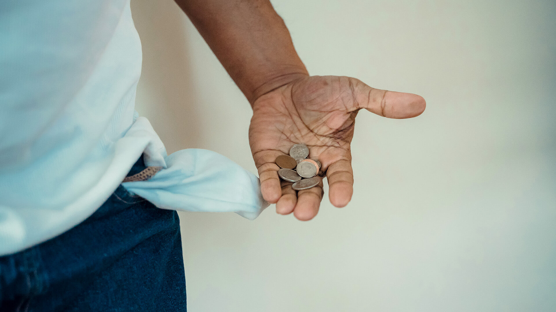 ¿Por qué mi banco quiere que pague el mínimo?